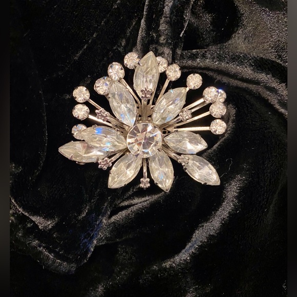 Vintage rhinestones wedding brooch - Picture 2 of 13